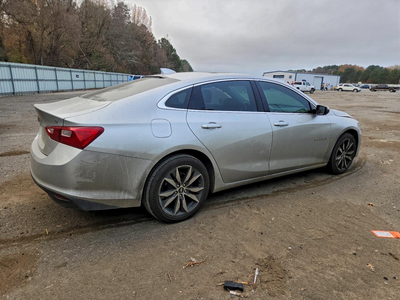 2017 CHEVROLET MALIBU LT photo 3