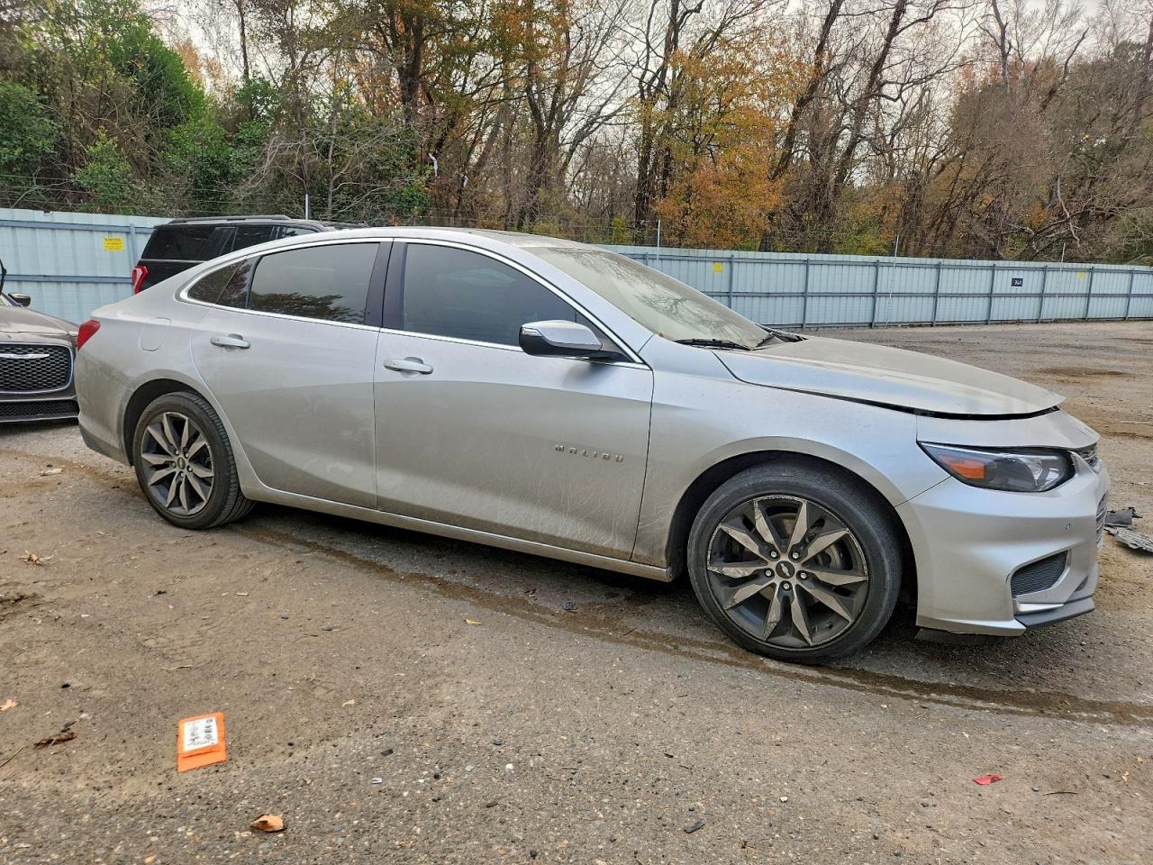 2017 CHEVROLET MALIBU LT photo 4
