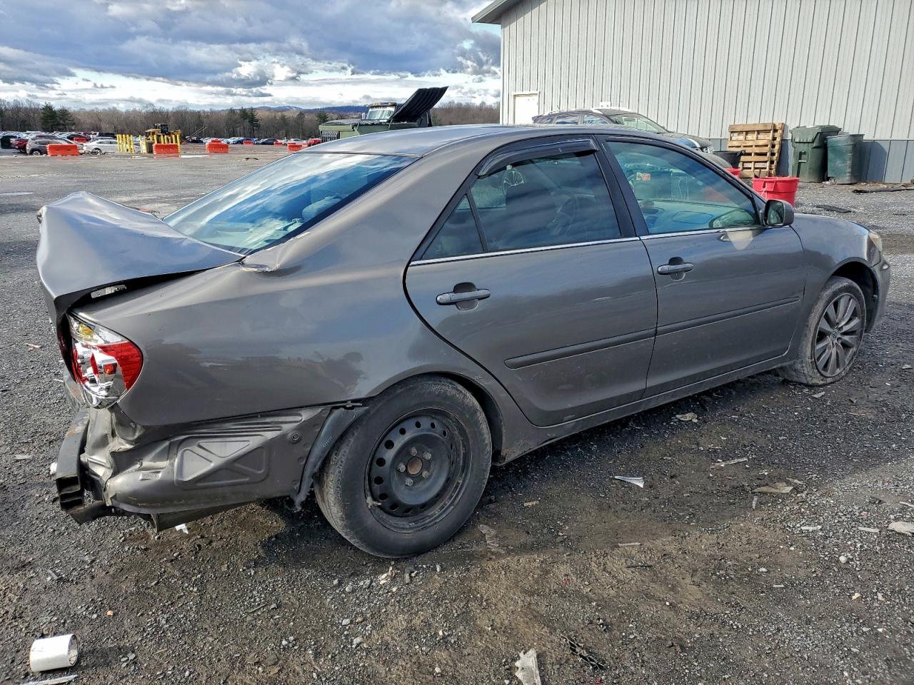 2006 TOYOTA CAMRY LE photo 3