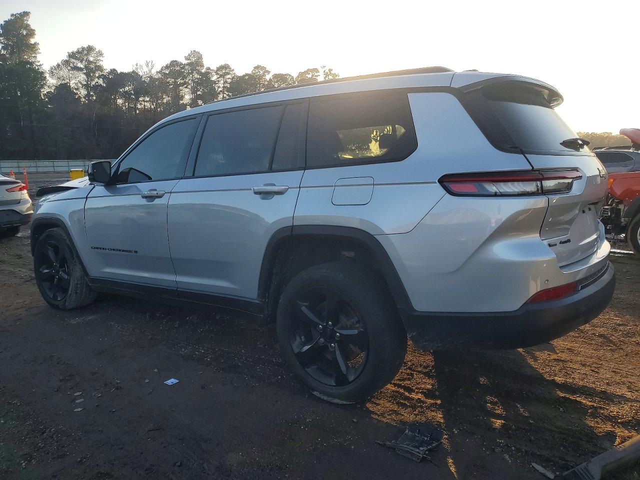 2023 JEEP GRAND CHEROKEE L LIMITED photo 2