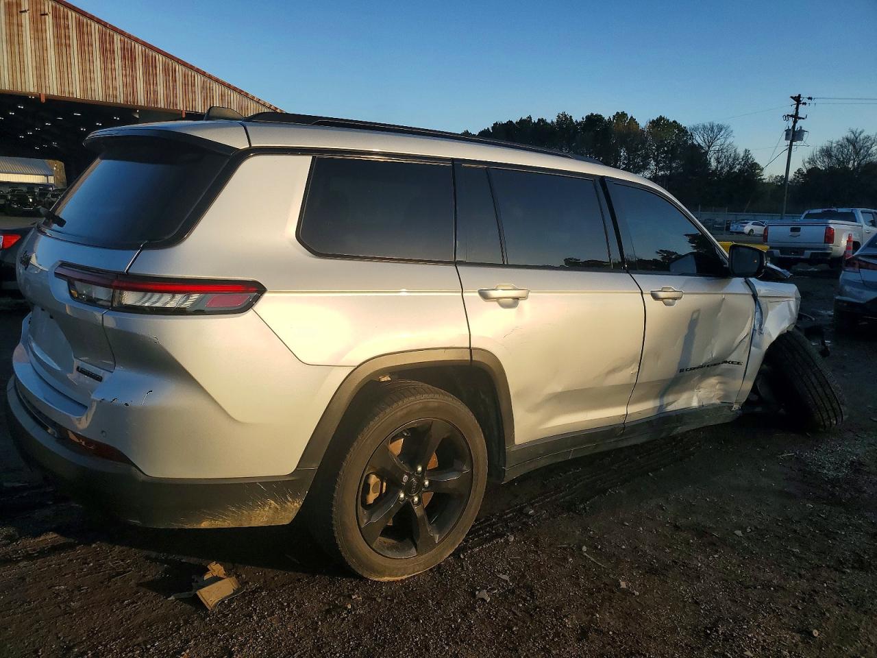 2023 JEEP GRAND CHEROKEE L LIMITED photo 3