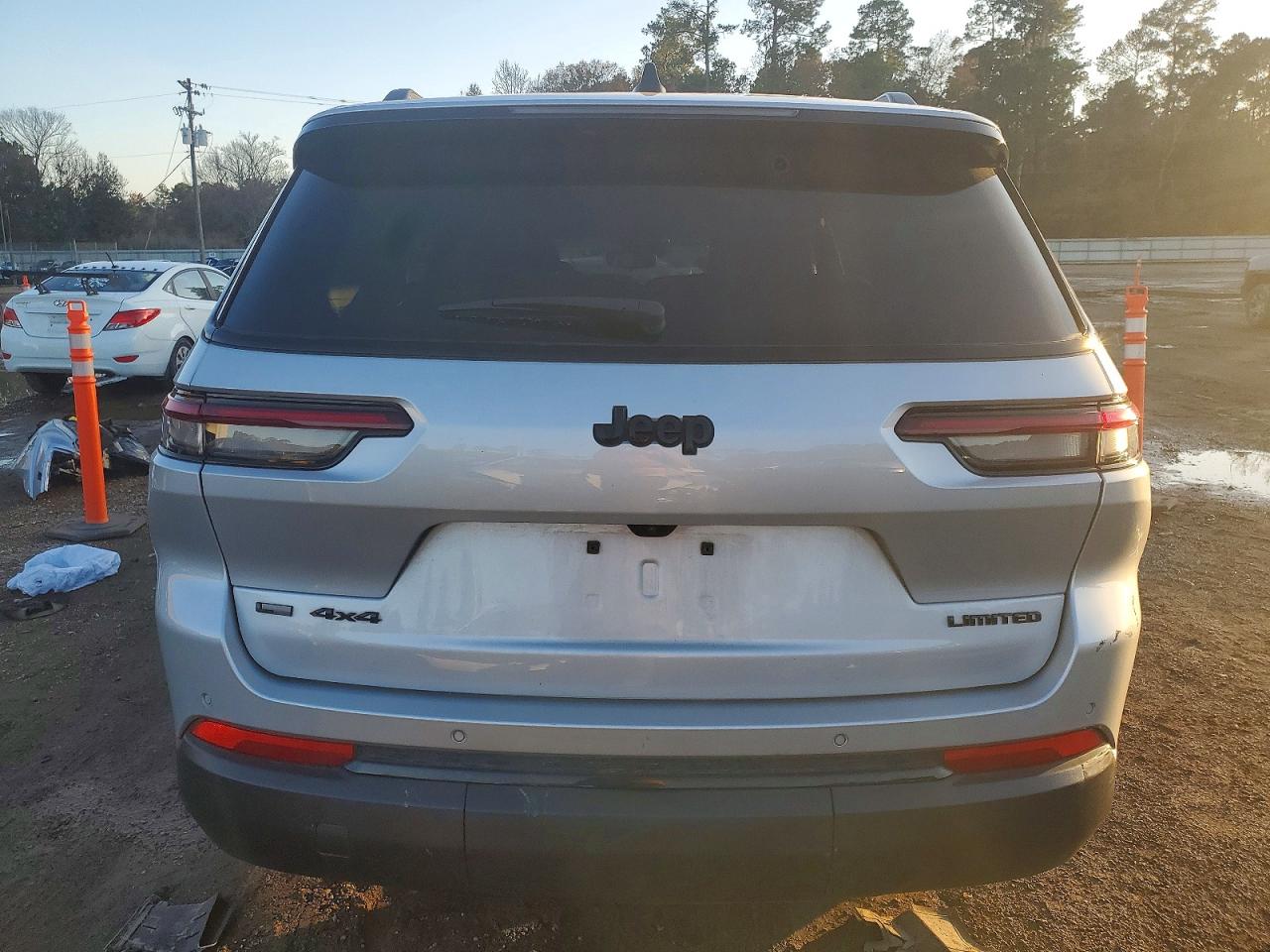 2023 JEEP GRAND CHEROKEE L LIMITED photo 6