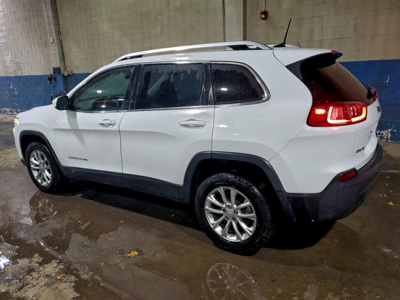 2019 JEEP CHEROKEE LATITUDE photo 2