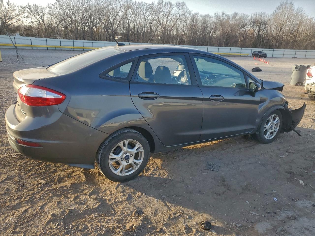 2015 FORD FIESTA SE photo 3