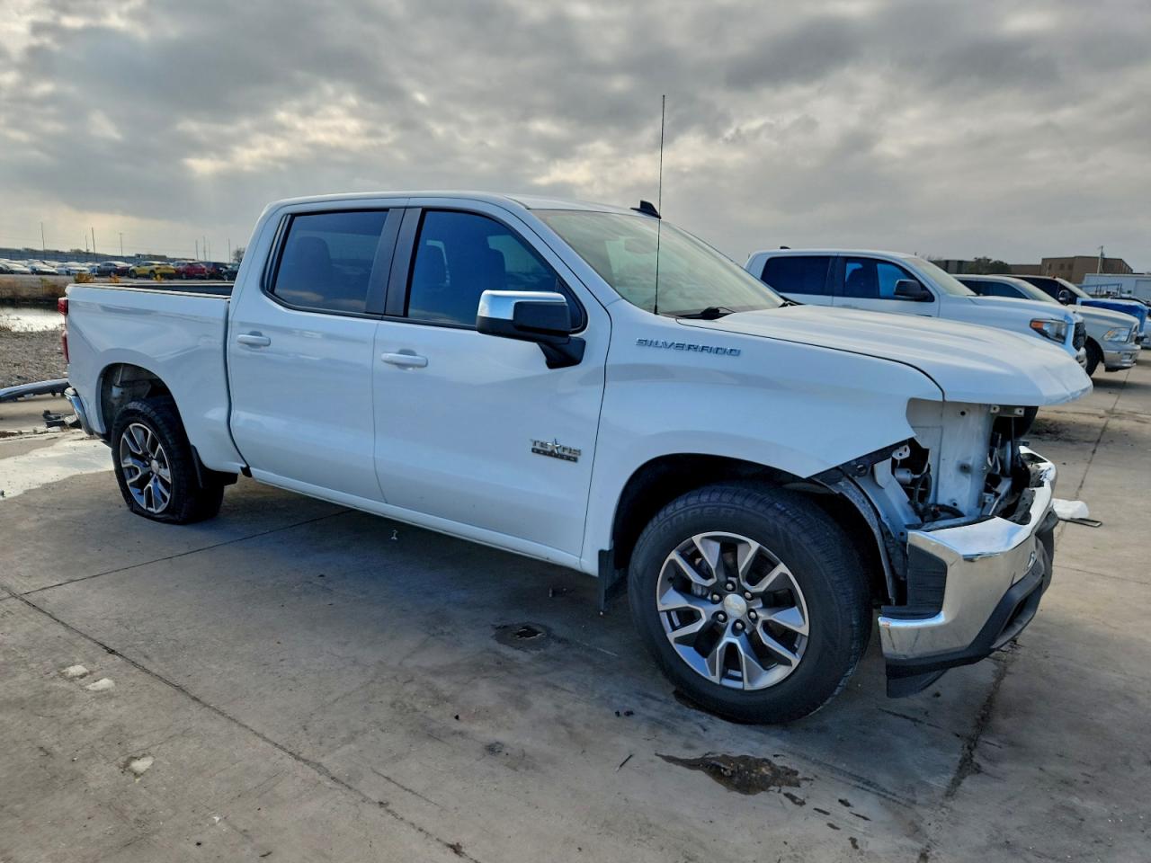 2019 CHEVROLET SILVERADO C1500 LT photo 4