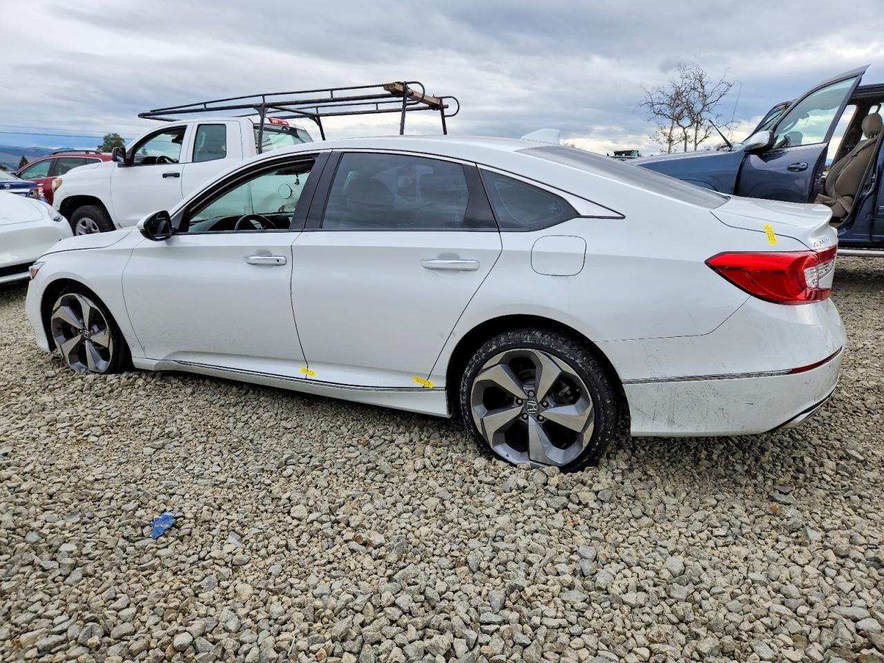 2020 HONDA ACCORD TOURING photo 2