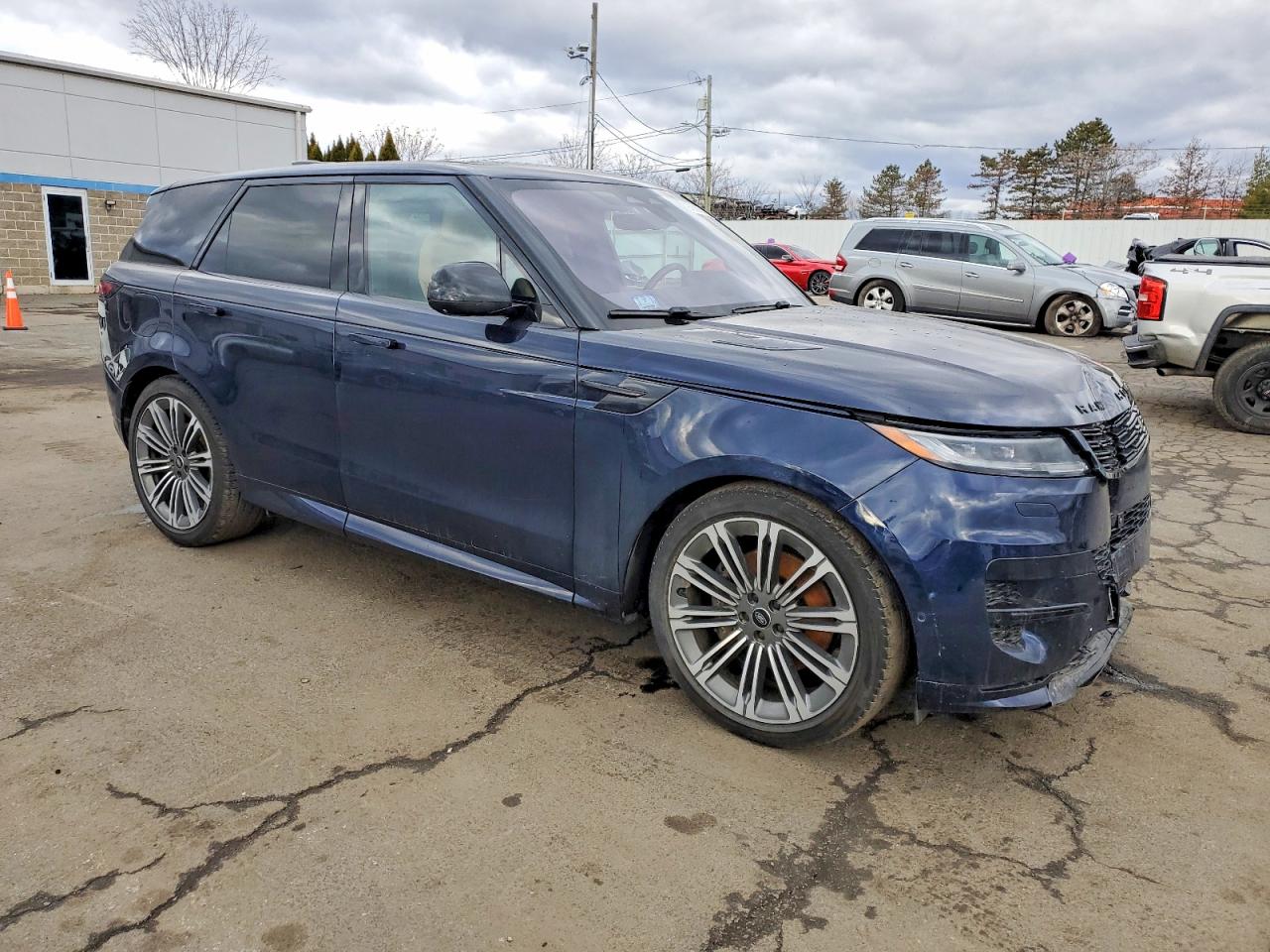 2023 LAND ROVER RANGE ROVER SPORT DYNAMIC SE photo 4