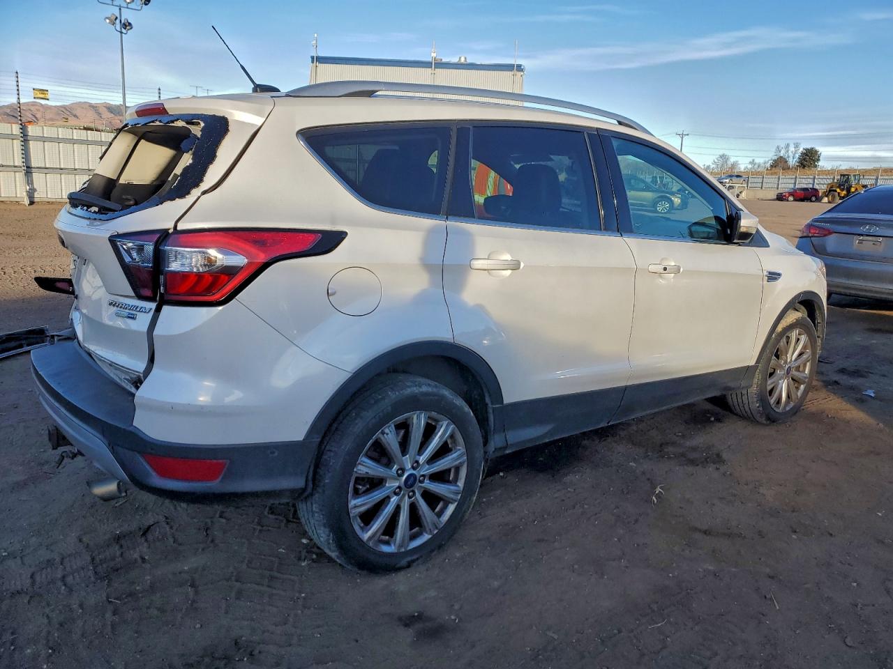 2017 FORD ESCAPE TITANIUM photo 3