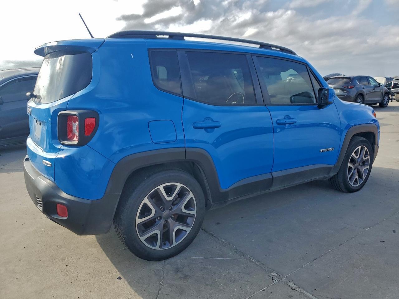 2015 JEEP RENEGADE LATITUDE photo 3