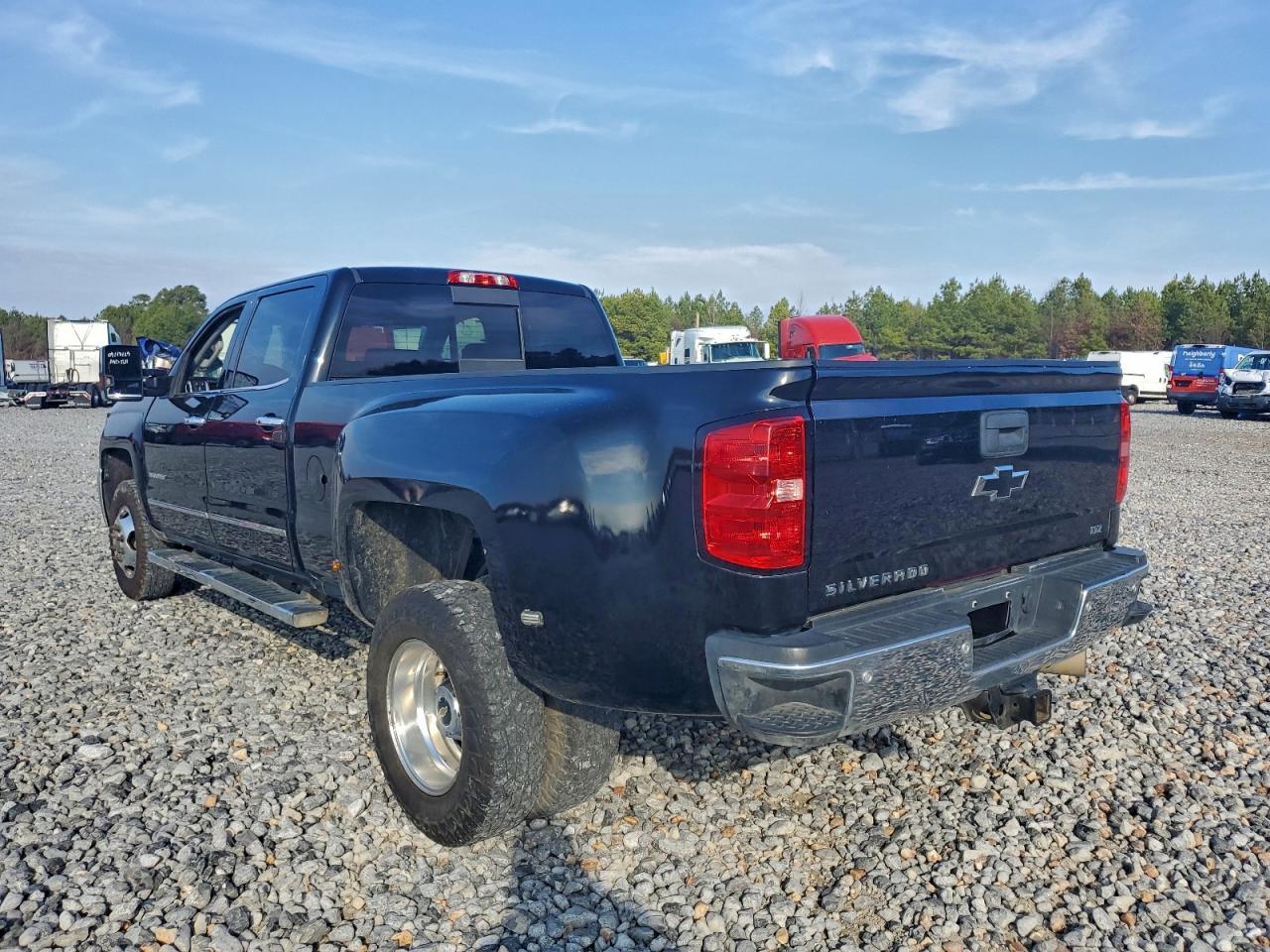 2017 CHEVROLET SILVERADO K3500 LTZ photo 2