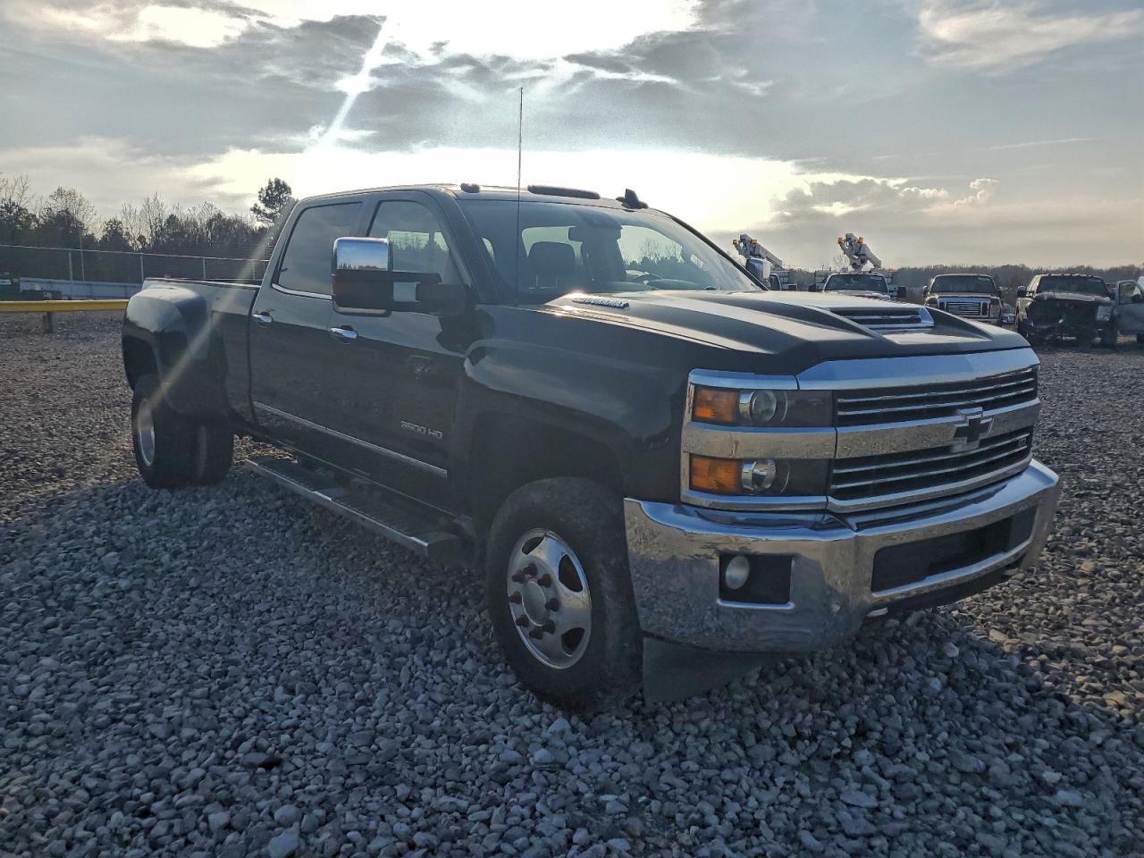 2017 CHEVROLET SILVERADO K3500 LTZ photo 4