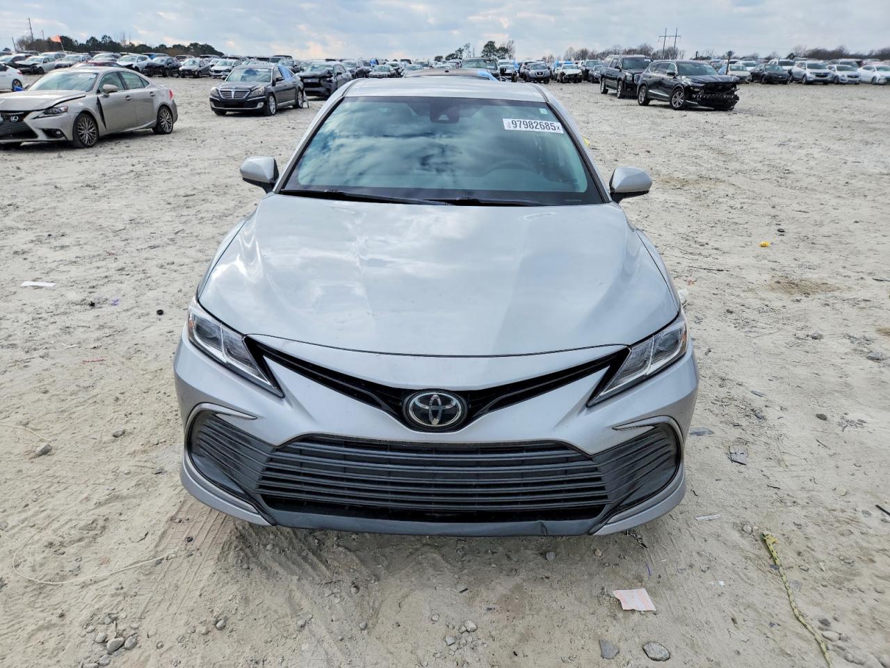 2022 TOYOTA CAMRY LE photo 5