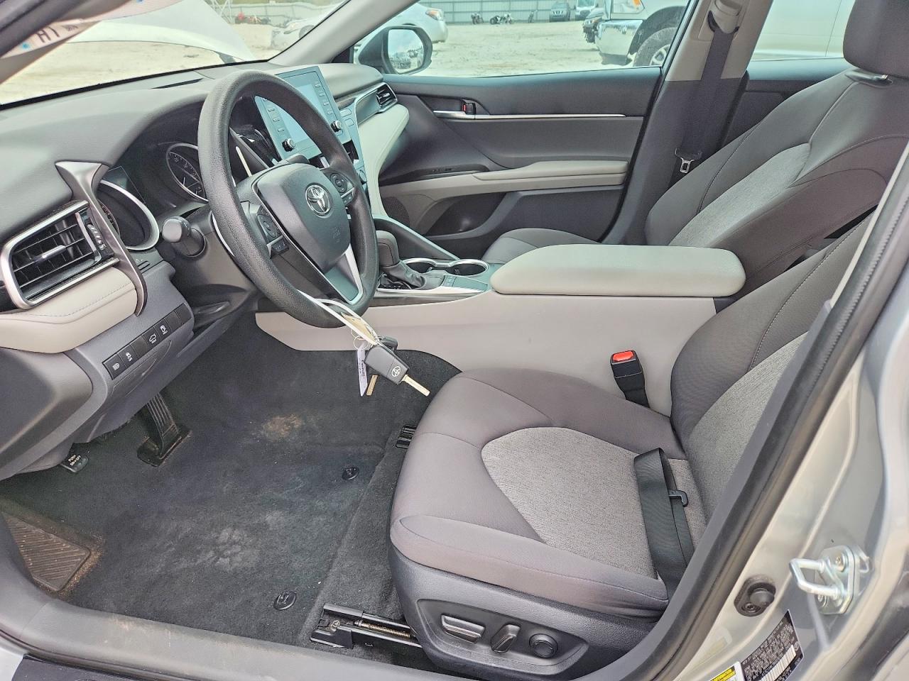 2022 TOYOTA CAMRY LE photo 7
