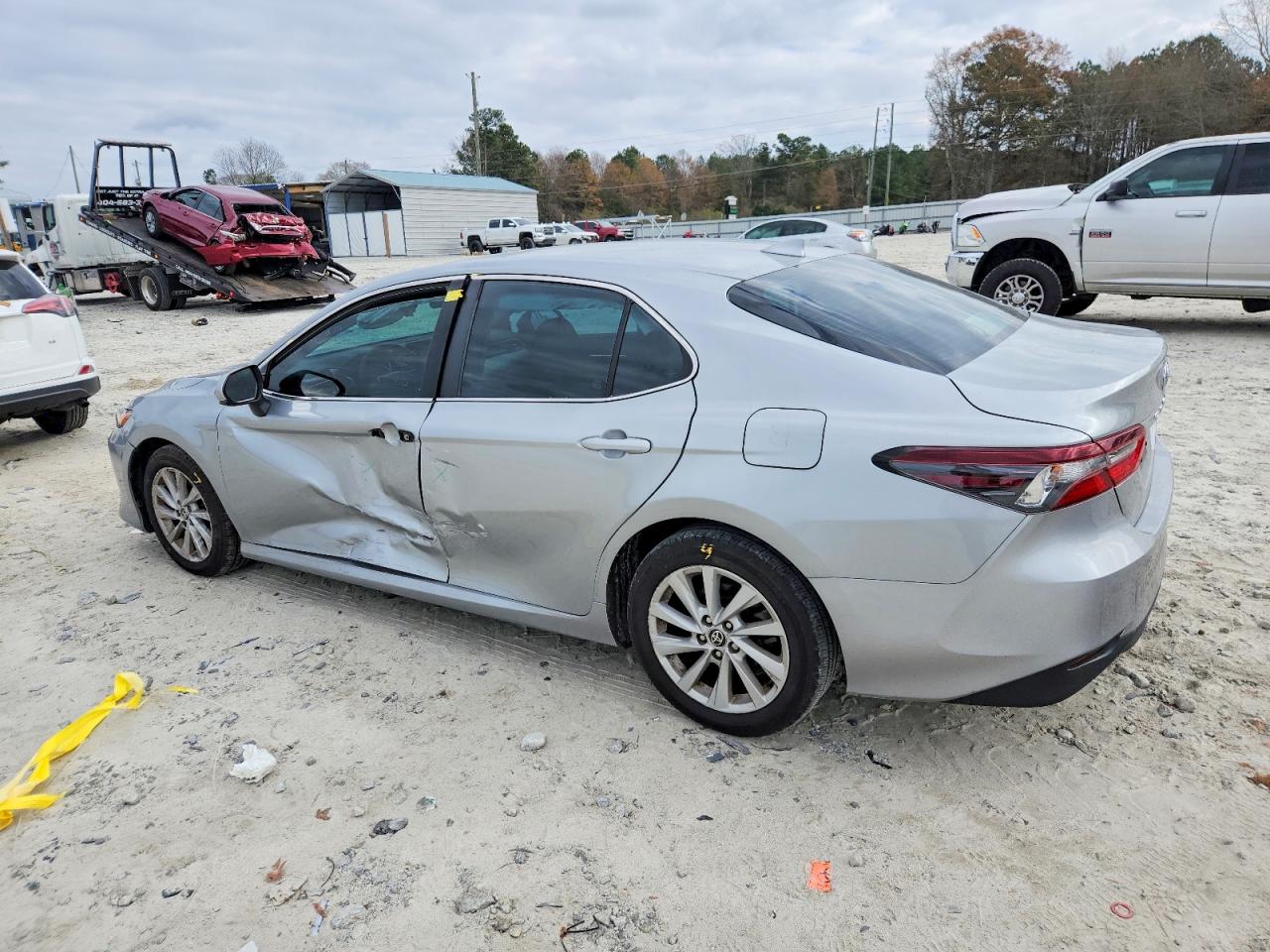 2022 TOYOTA CAMRY LE photo 2