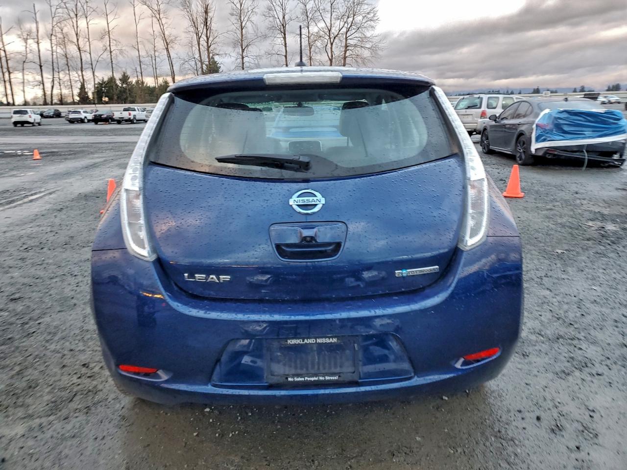 2016 NISSAN LEAF SV photo 6