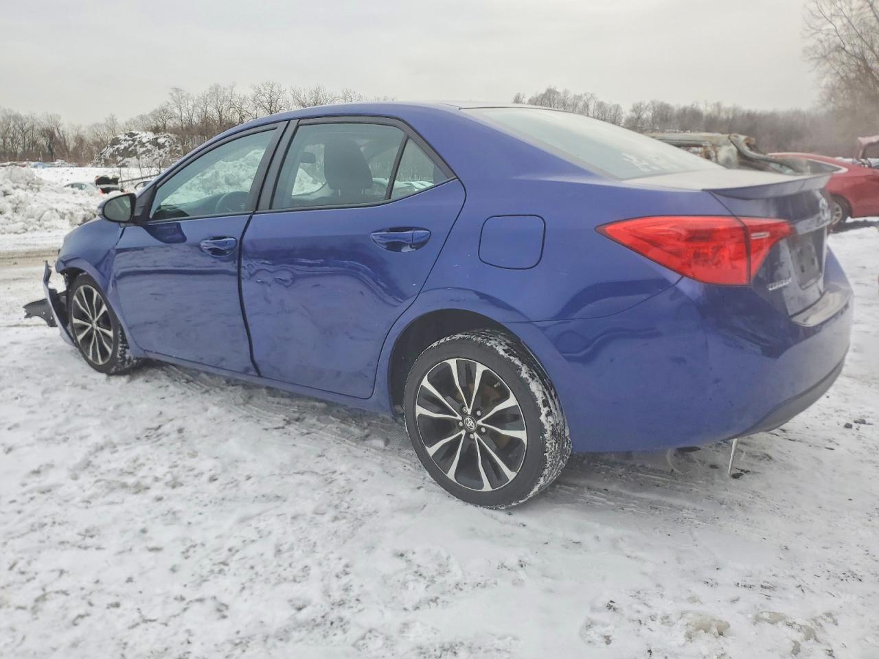 2017 TOYOTA COROLLA photo 2