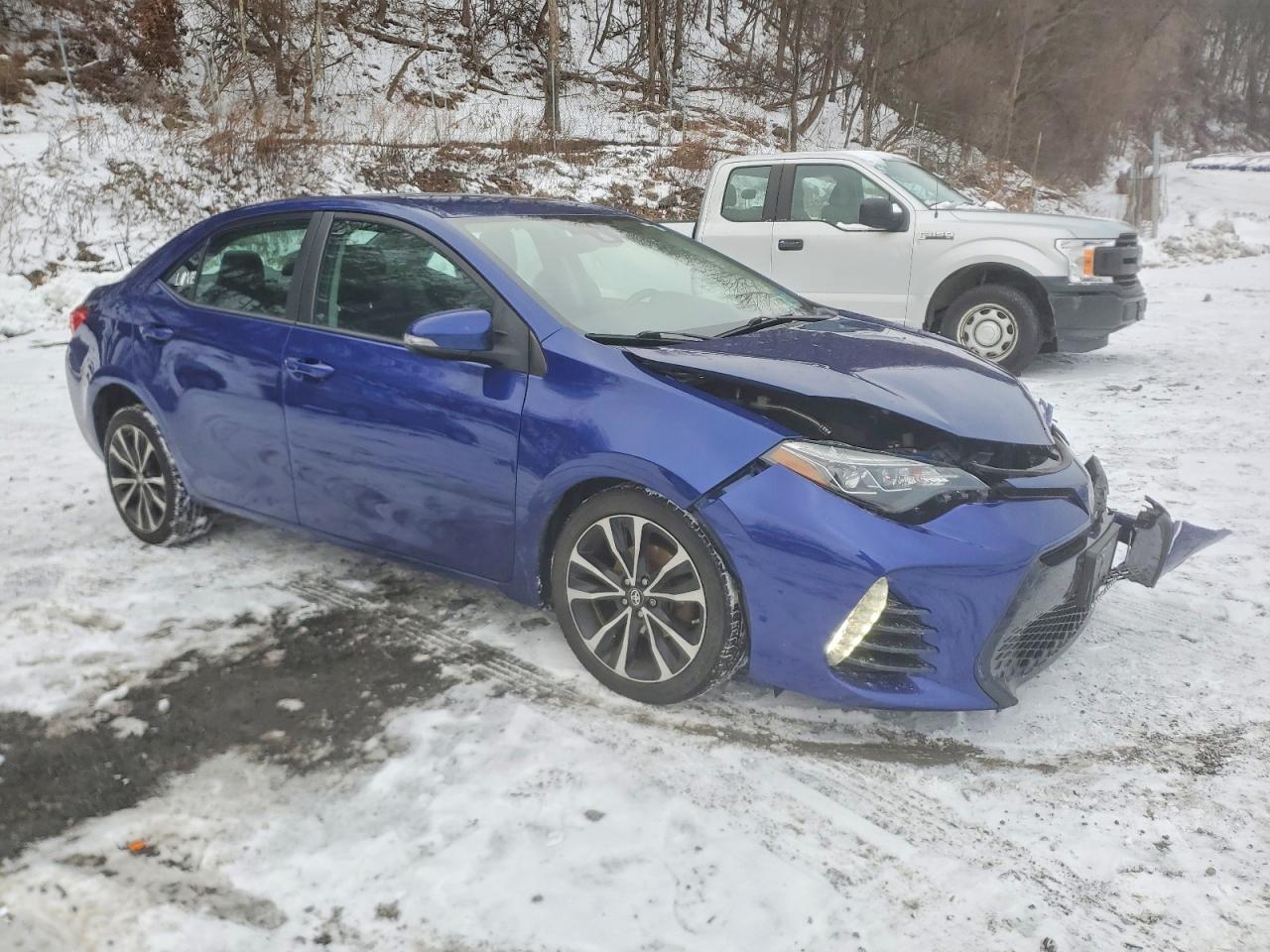 2017 TOYOTA COROLLA photo 4