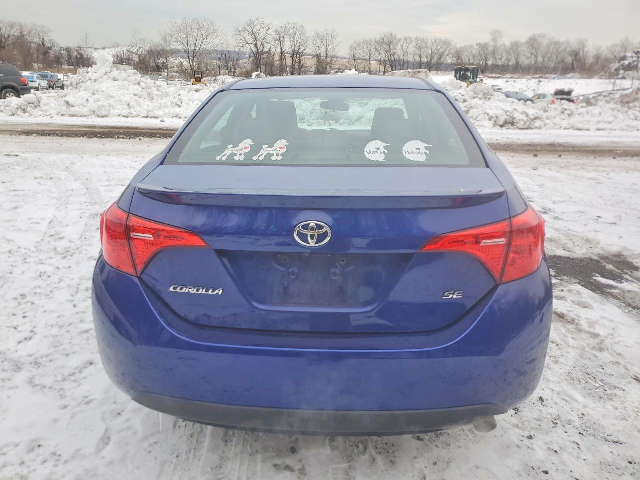 2017 TOYOTA COROLLA photo 6