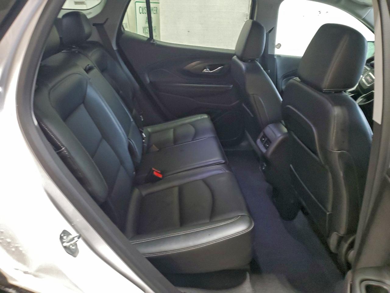 2024 GMC TERRAIN SLT photo 11