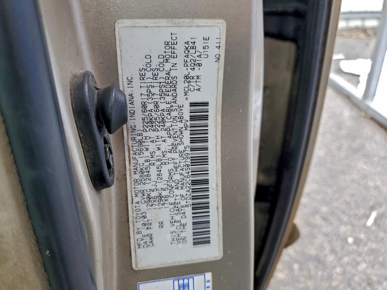2004 TOYOTA SIENNA XLE photo 13