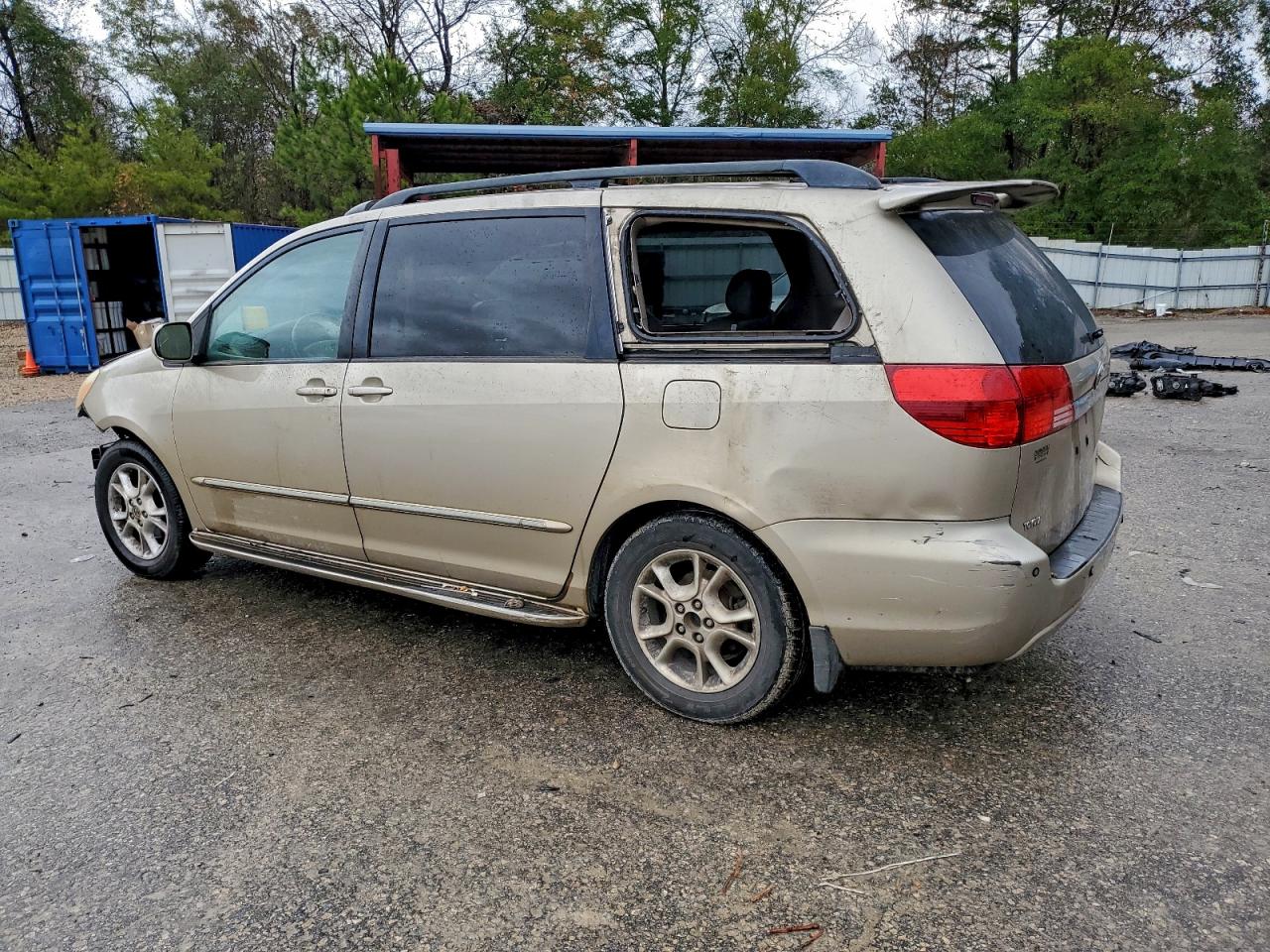 2004 TOYOTA SIENNA XLE photo 2