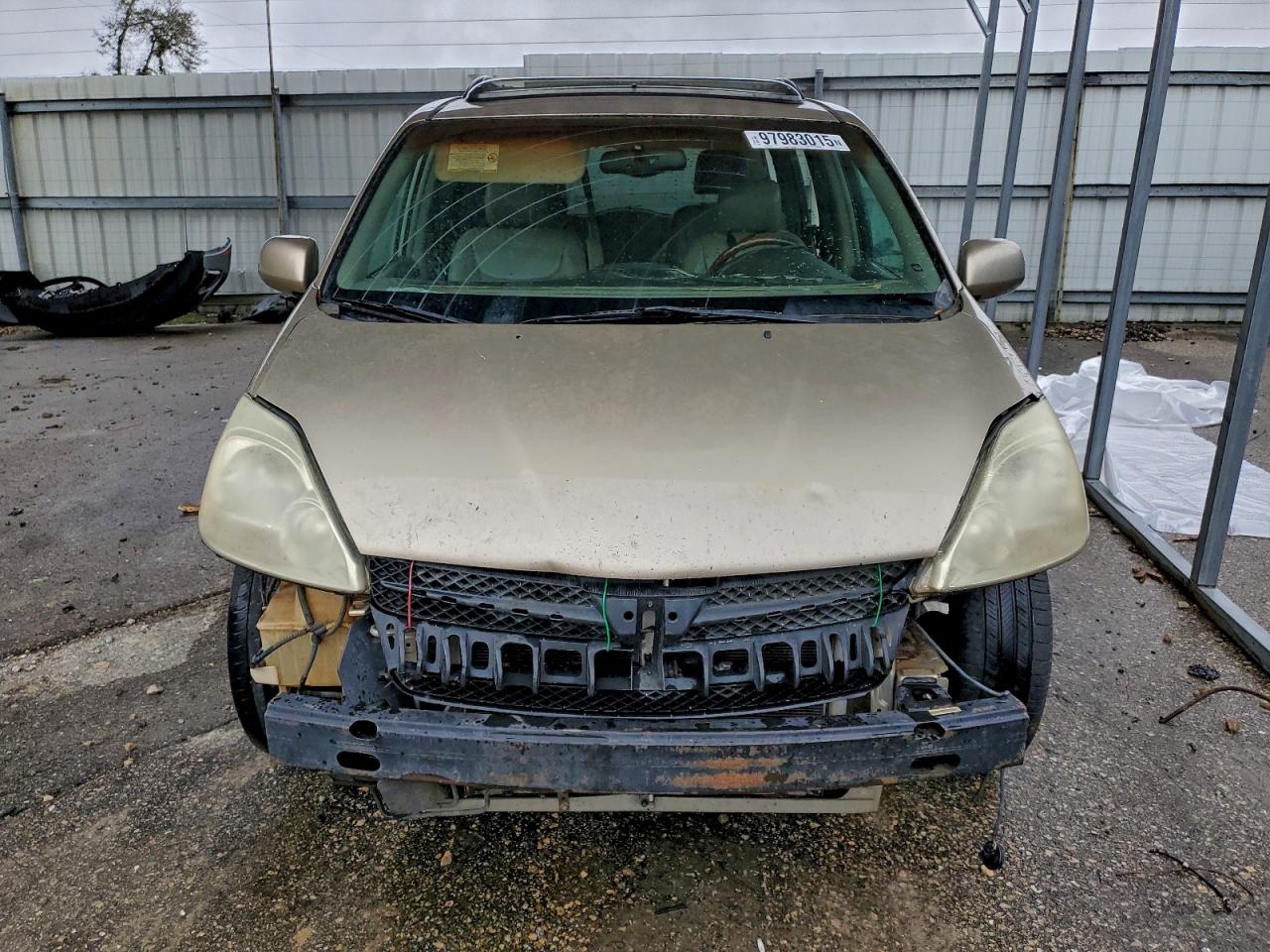 2004 TOYOTA SIENNA XLE photo 5