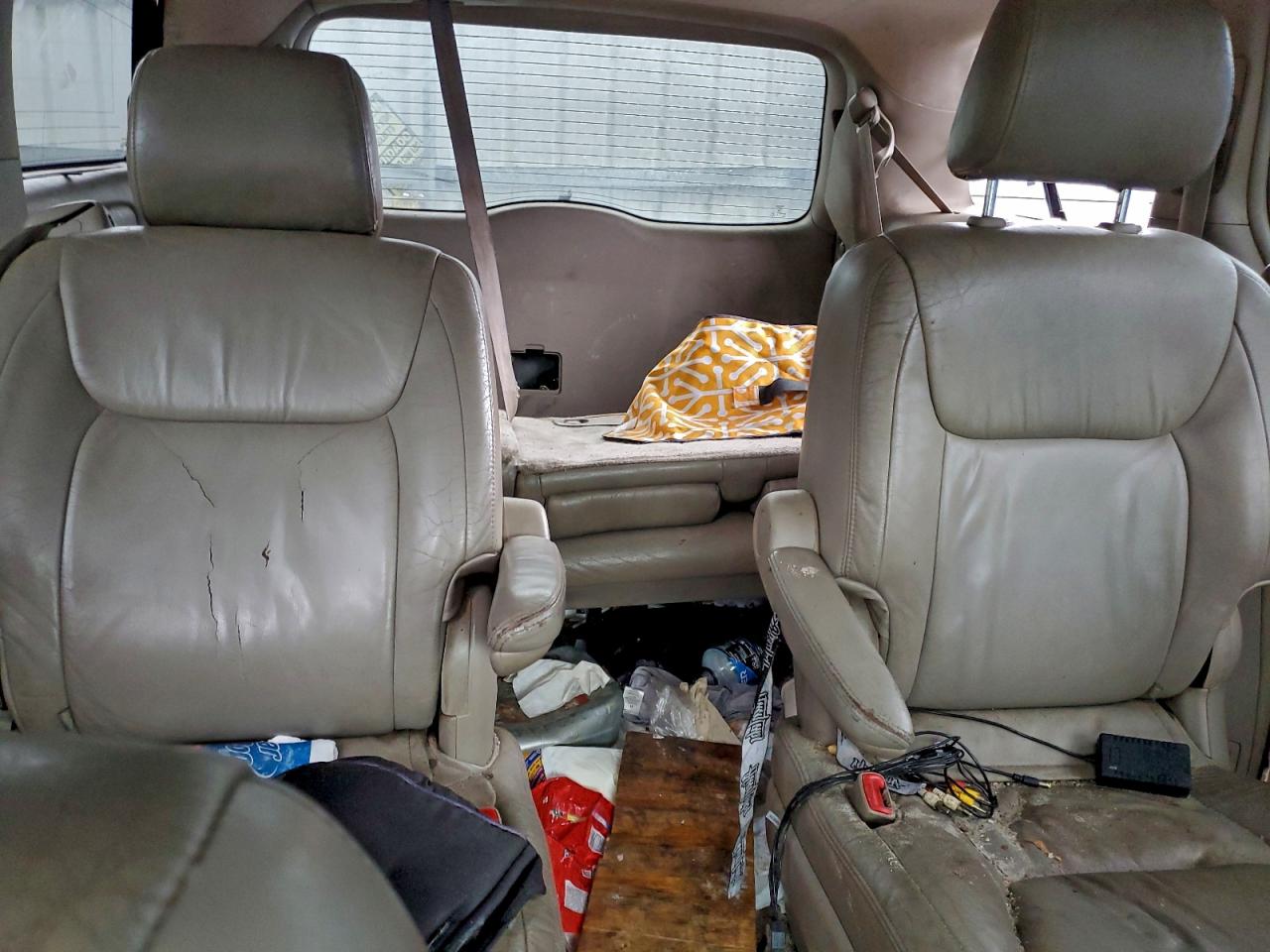 2004 TOYOTA SIENNA XLE photo 10