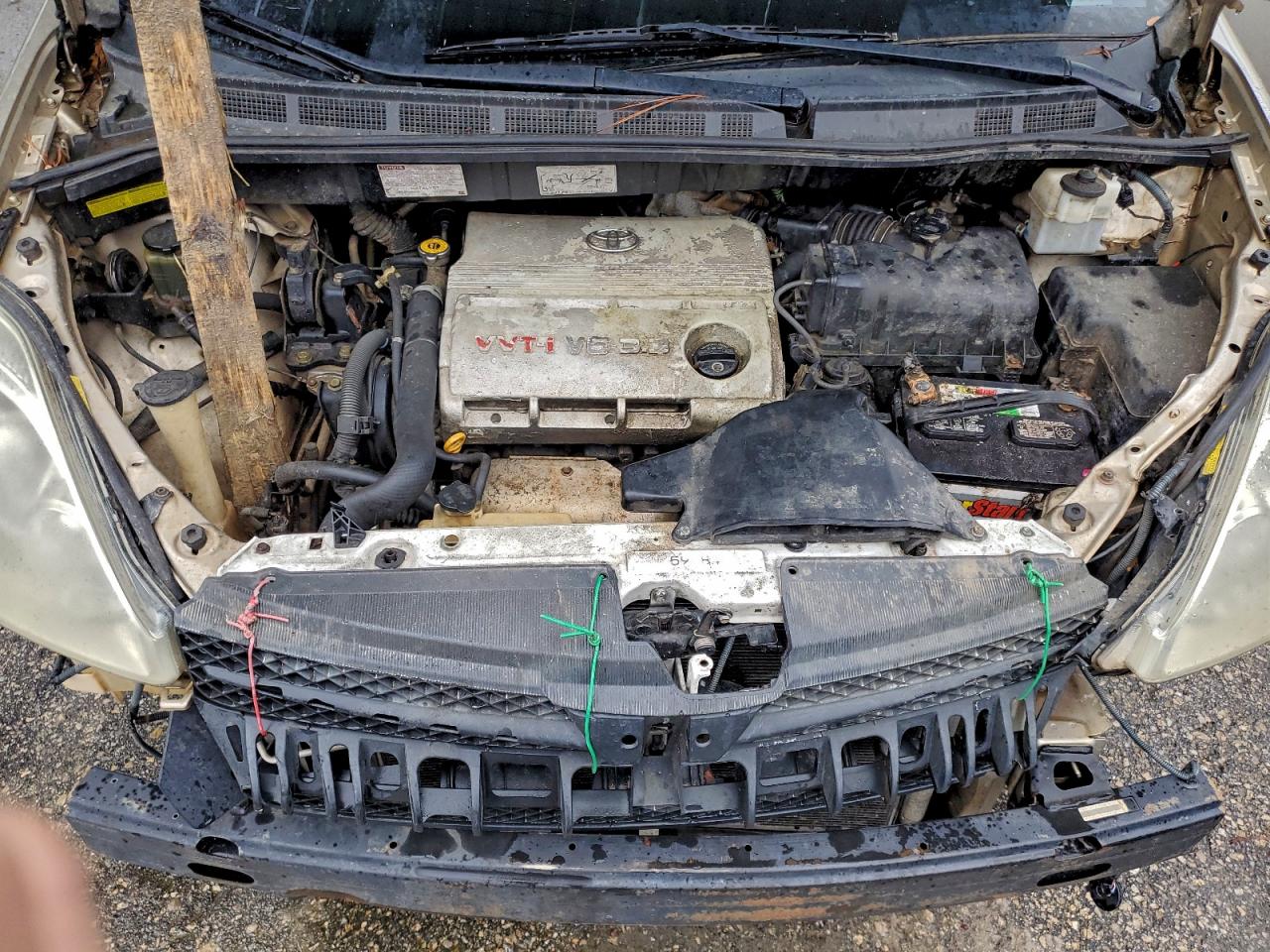 2004 TOYOTA SIENNA XLE photo 12