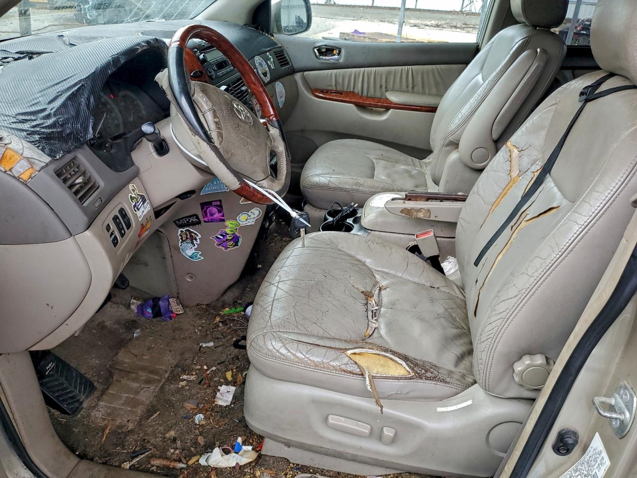 2004 TOYOTA SIENNA XLE photo 7