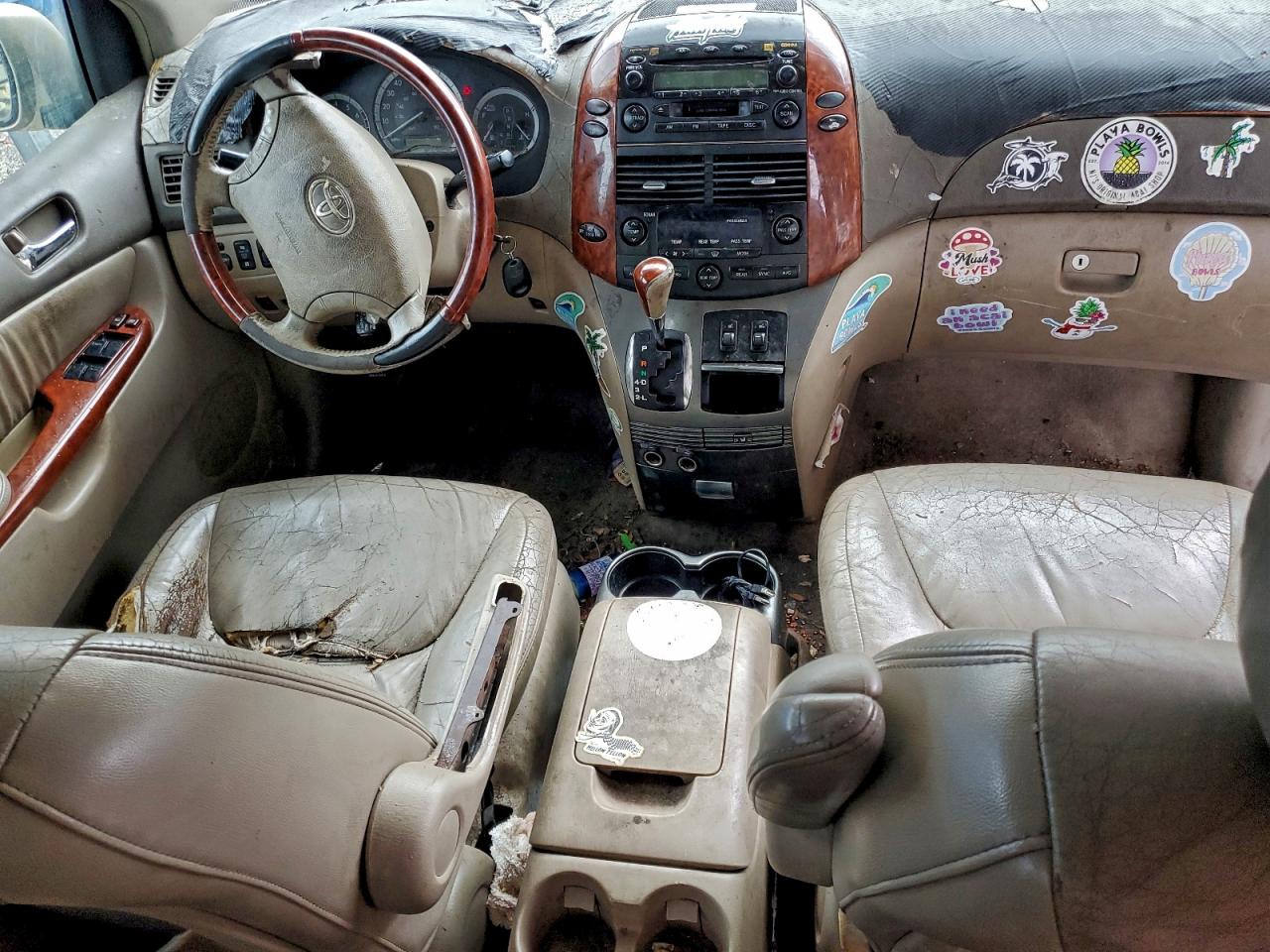 2004 TOYOTA SIENNA XLE photo 8