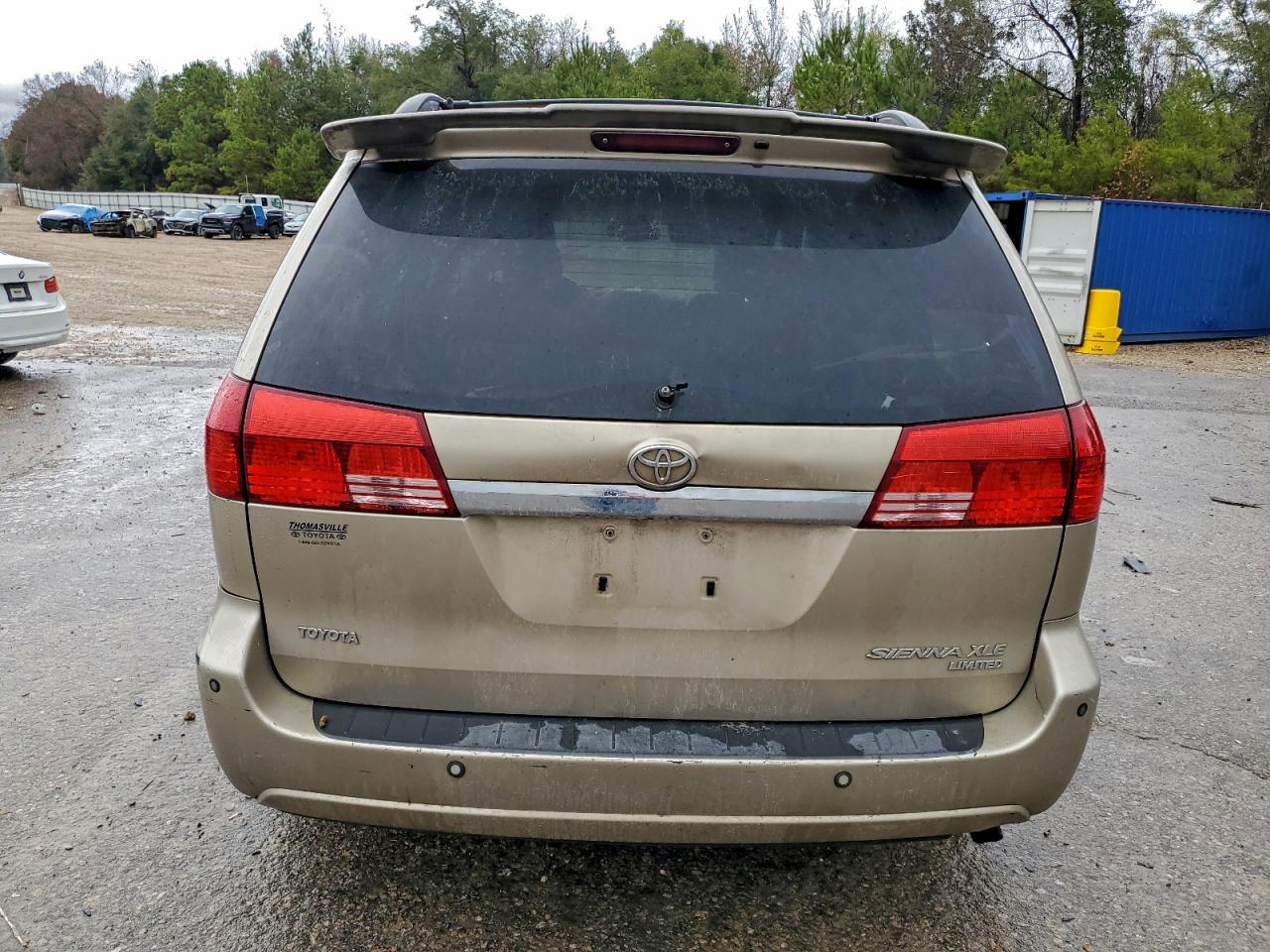 2004 TOYOTA SIENNA XLE photo 6