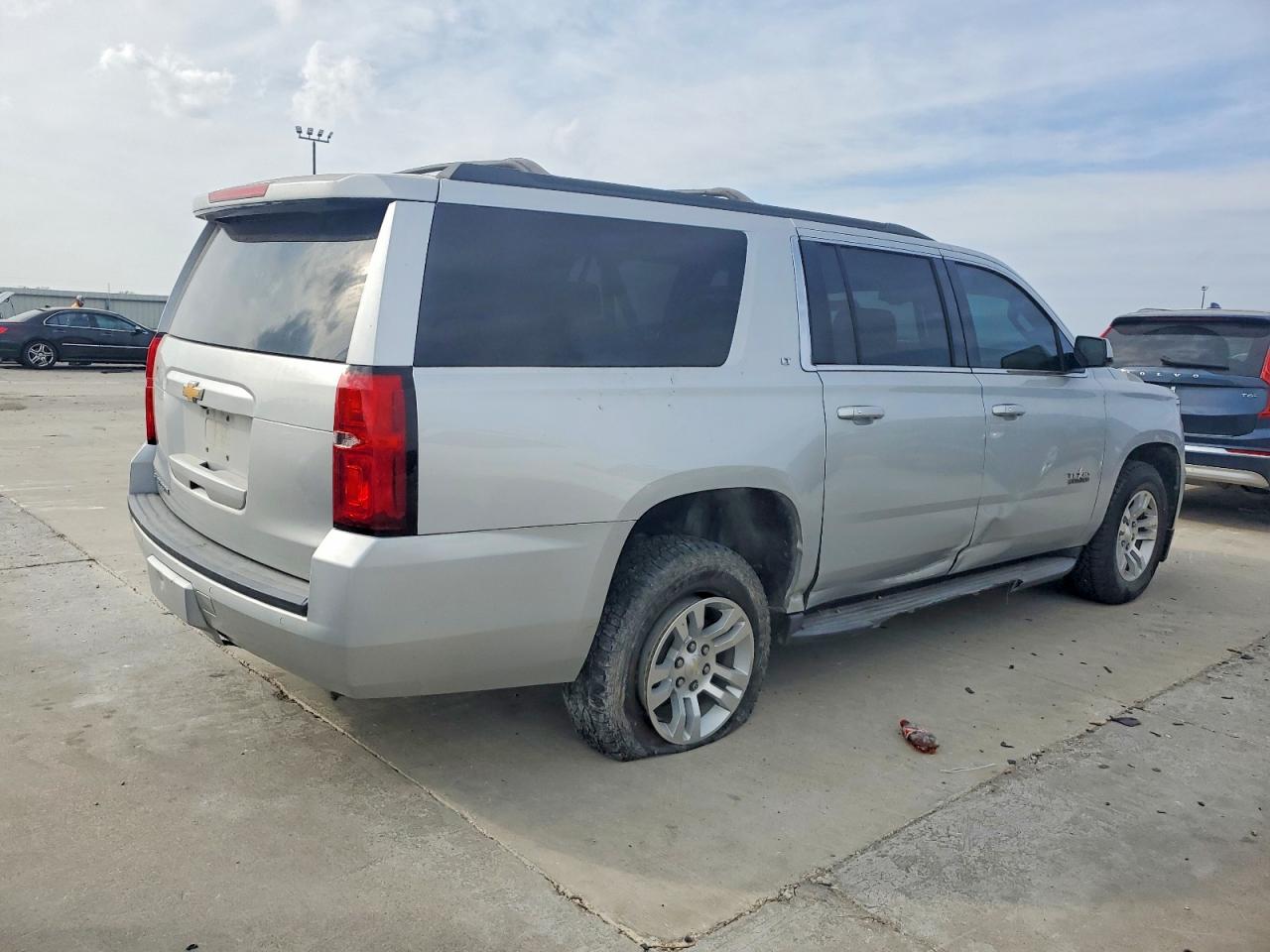 2018 CHEVROLET SUBURBAN C1500 LT photo 3