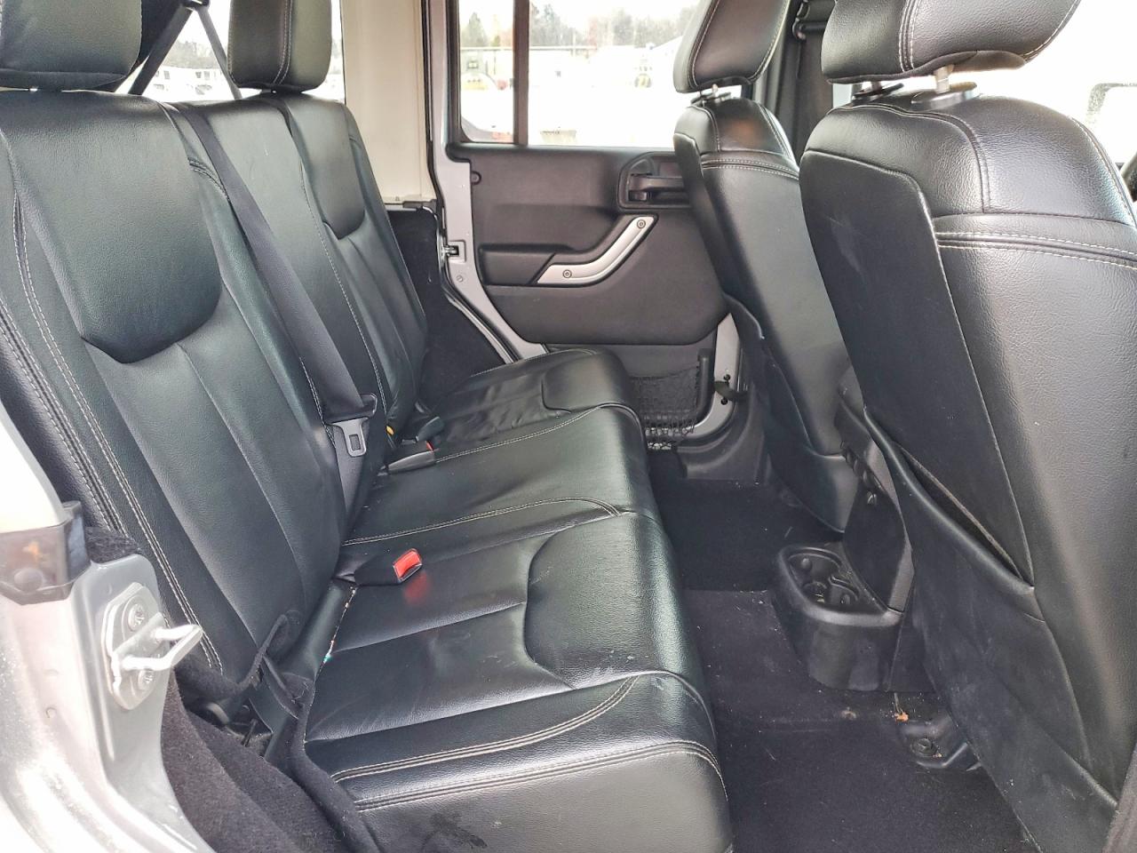 2015 JEEP WRANGLER UNLIMITED SAHARA photo 11
