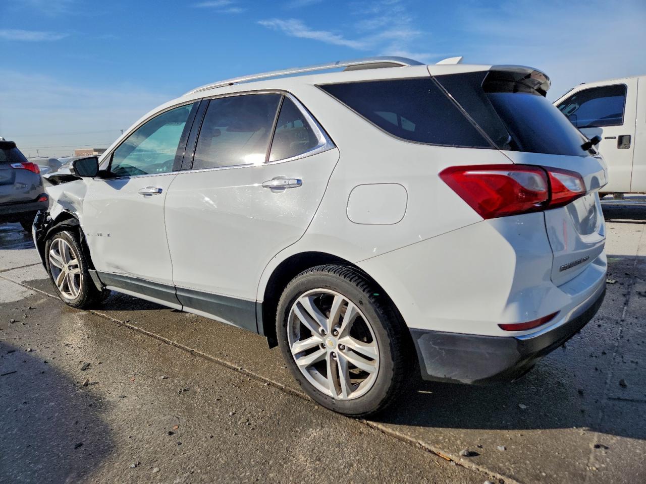 2019 CHEVROLET EQUINOX PREMIER photo 2