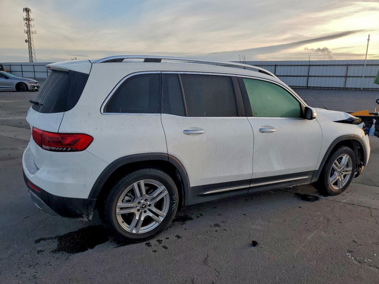 2020 MERCEDES-BENZ GLB 250 photo 3