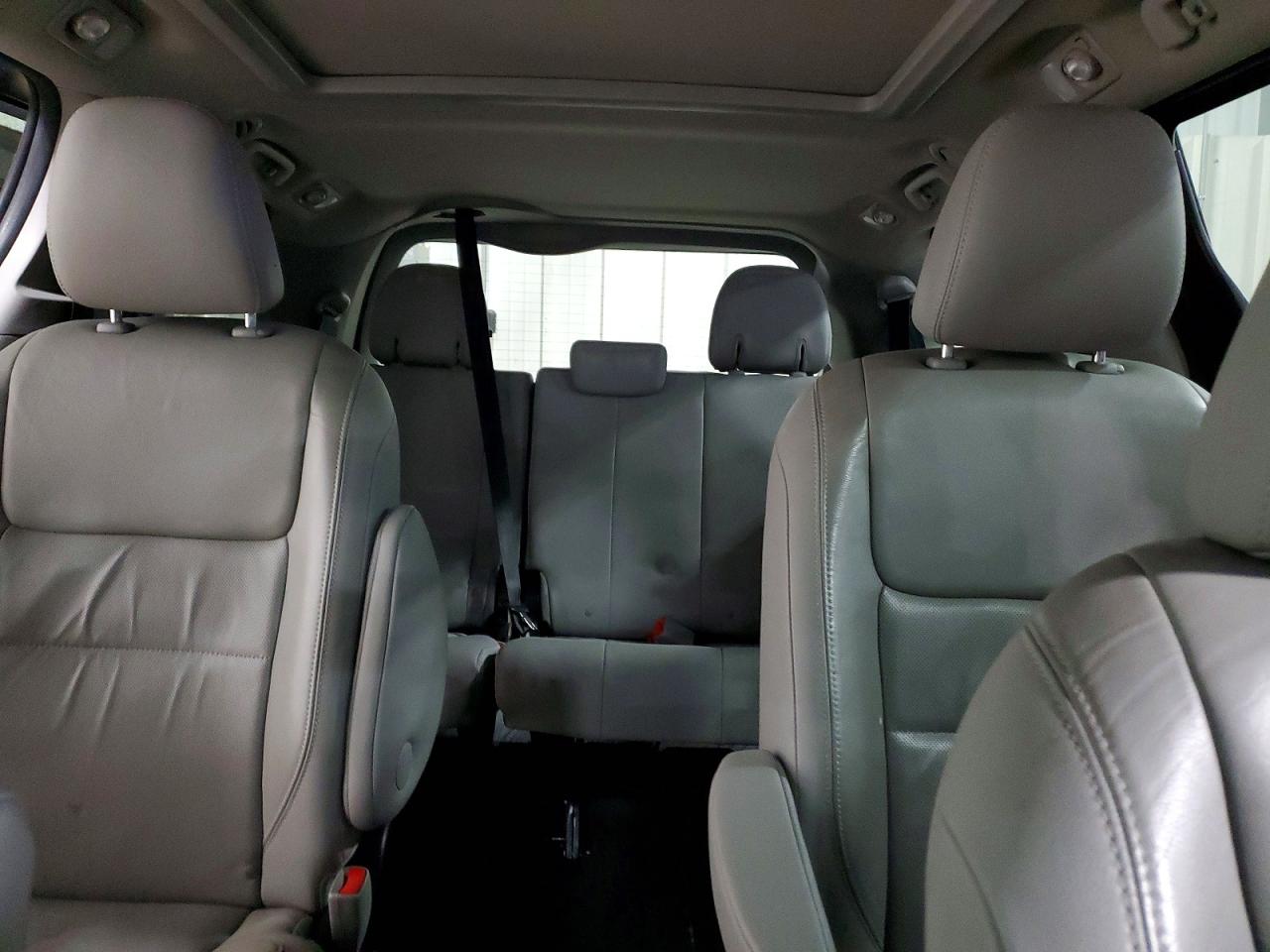 2016 TOYOTA SIENNA XLE photo 10