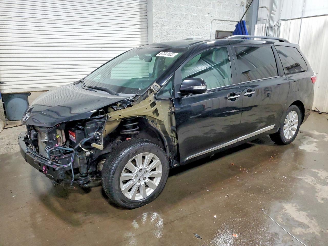 2016 TOYOTA SIENNA
