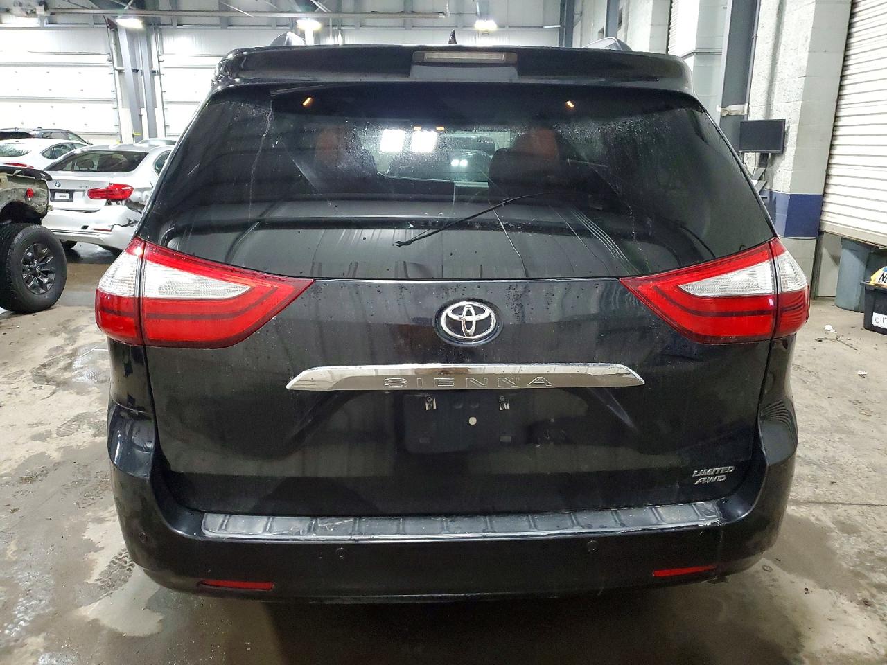 2016 TOYOTA SIENNA XLE photo 6