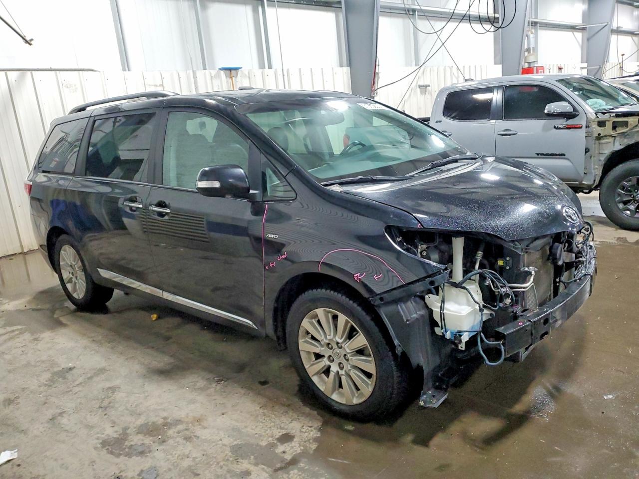 2016 TOYOTA SIENNA XLE photo 4