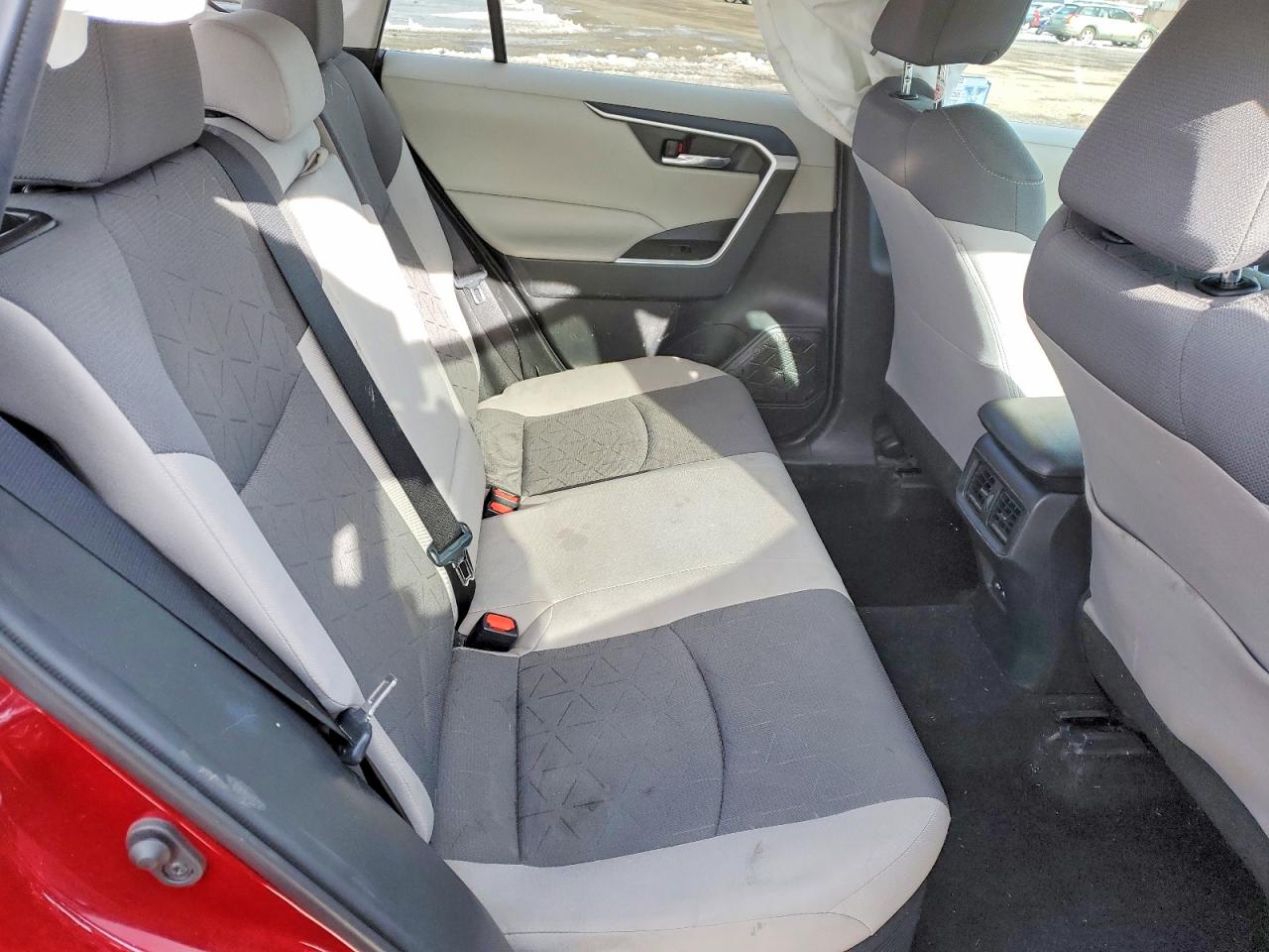 2021 TOYOTA RAV4 XLE photo 11