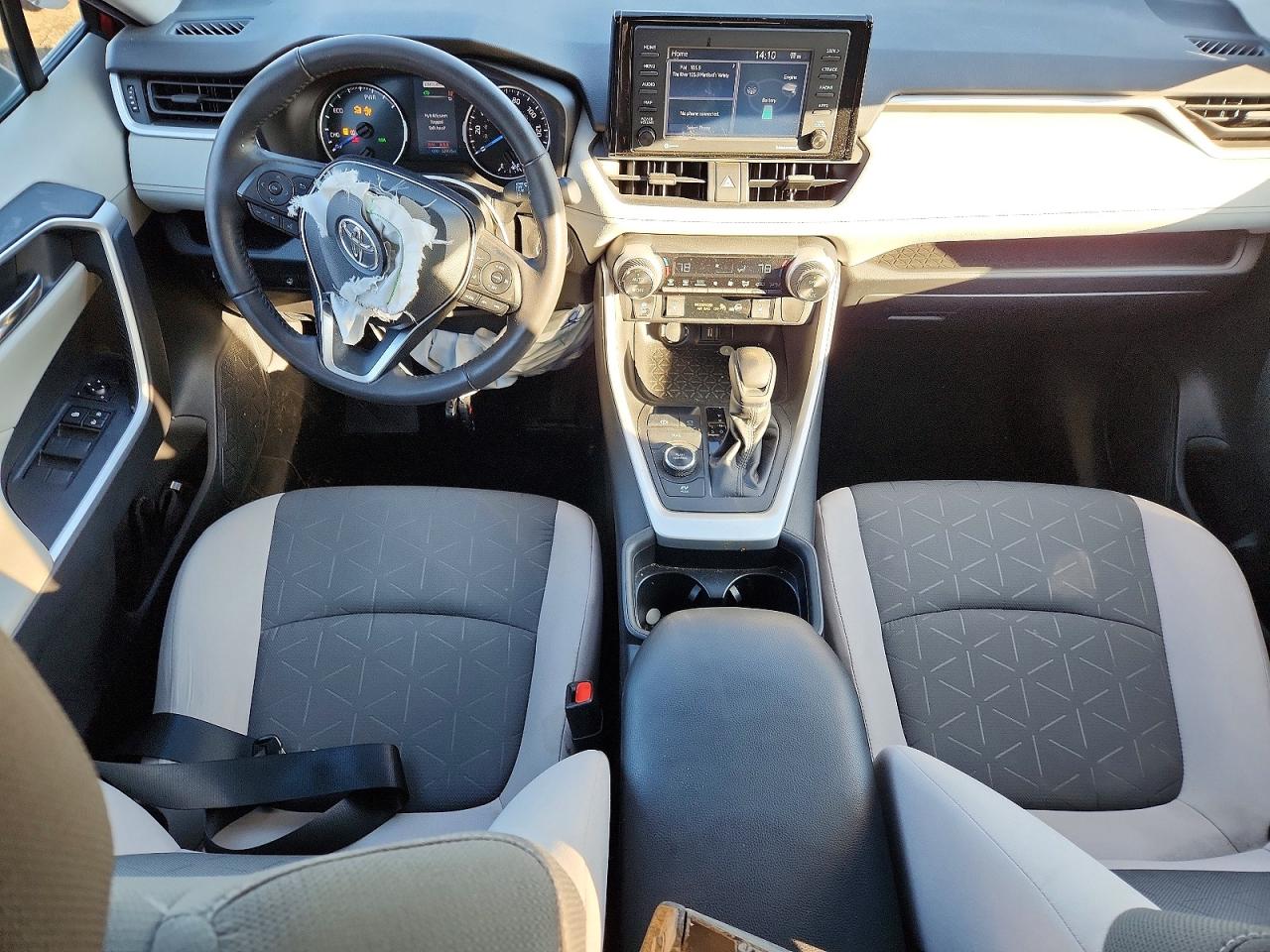 2021 TOYOTA RAV4 XLE photo 8
