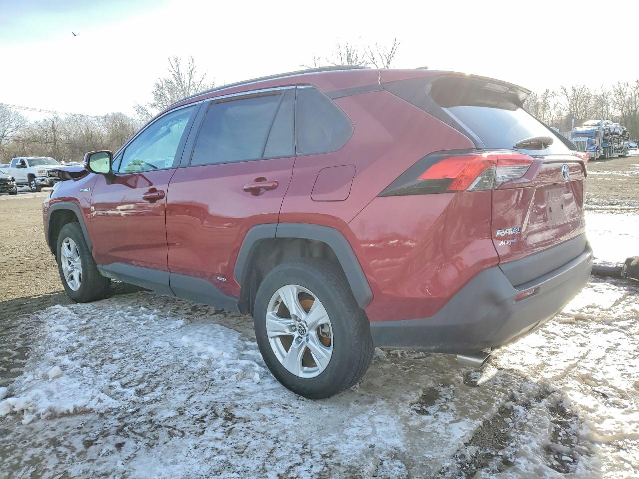 2021 TOYOTA RAV4 XLE photo 2