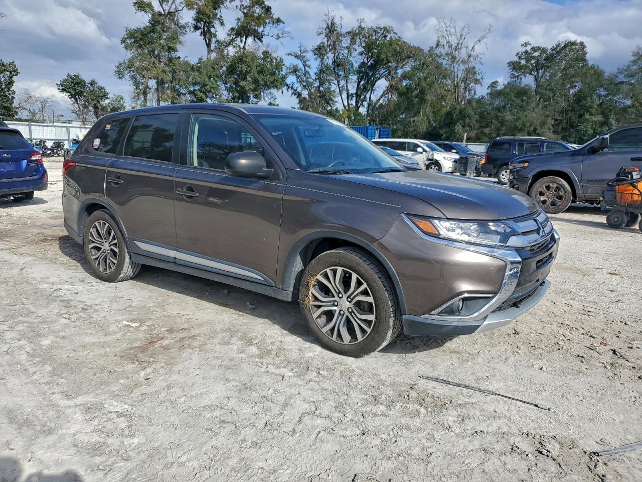 2018 MITSUBISHI OUTLANDER ES photo 4