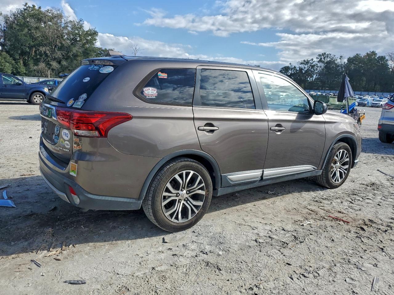 2018 MITSUBISHI OUTLANDER ES photo 3