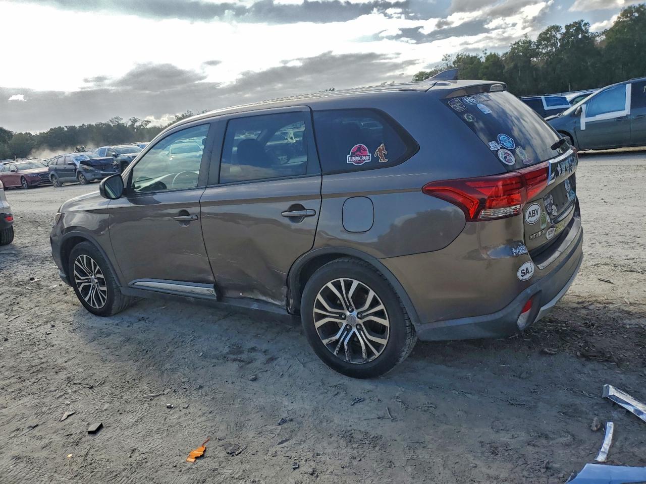 2018 MITSUBISHI OUTLANDER ES photo 2