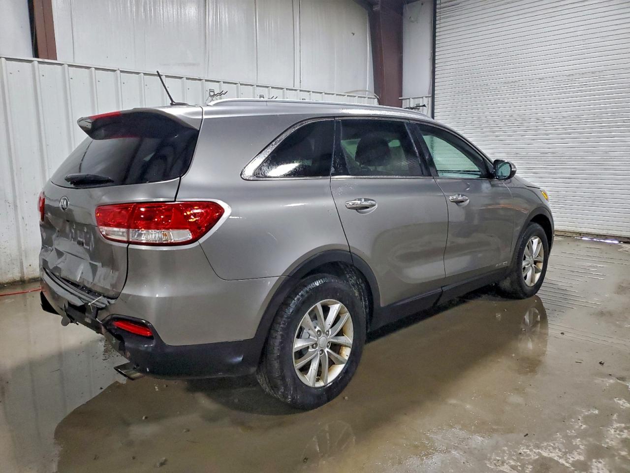 2017 KIA SORENTO LX photo 3