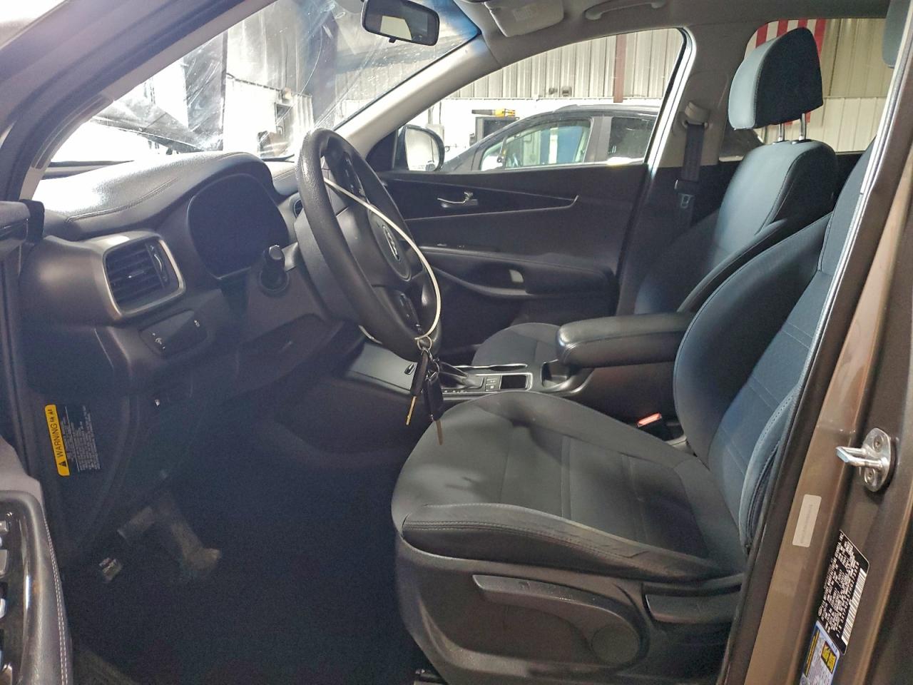 2017 KIA SORENTO LX photo 7