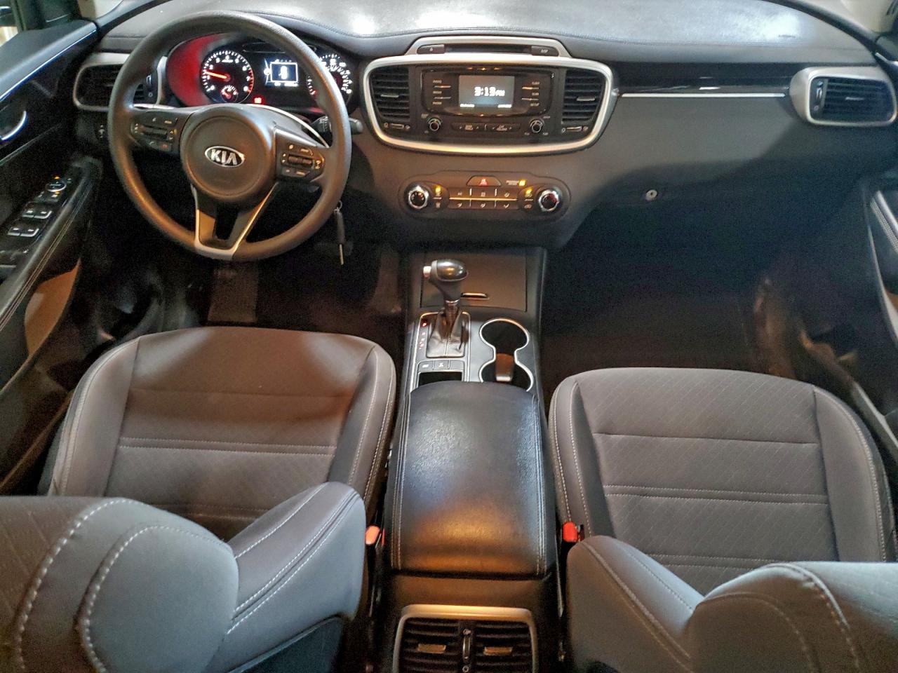 2017 KIA SORENTO LX photo 8
