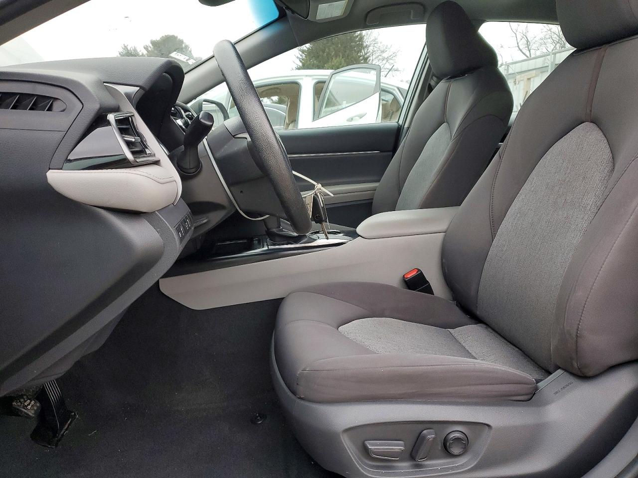 2020 TOYOTA CAMRY LE photo 7
