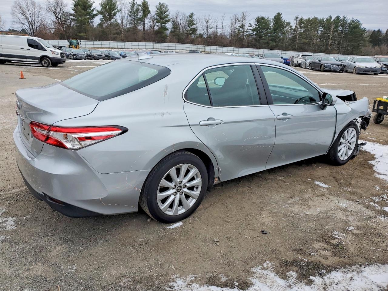2020 TOYOTA CAMRY LE photo 3